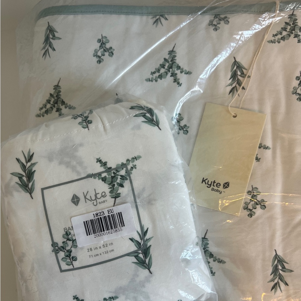 Kyte Baby Eucalyptus Standard Crib Sheet & Toddler Blanket